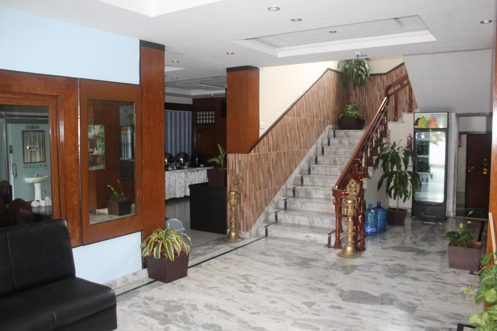 Hotel Point Pokhara Buitenkant foto
