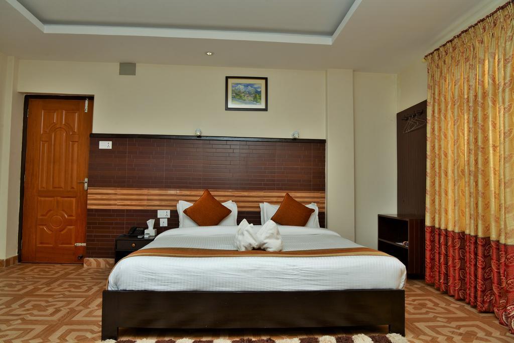 Hotel Point Pokhara Buitenkant foto