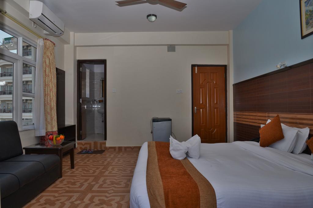 Hotel Point Pokhara Buitenkant foto