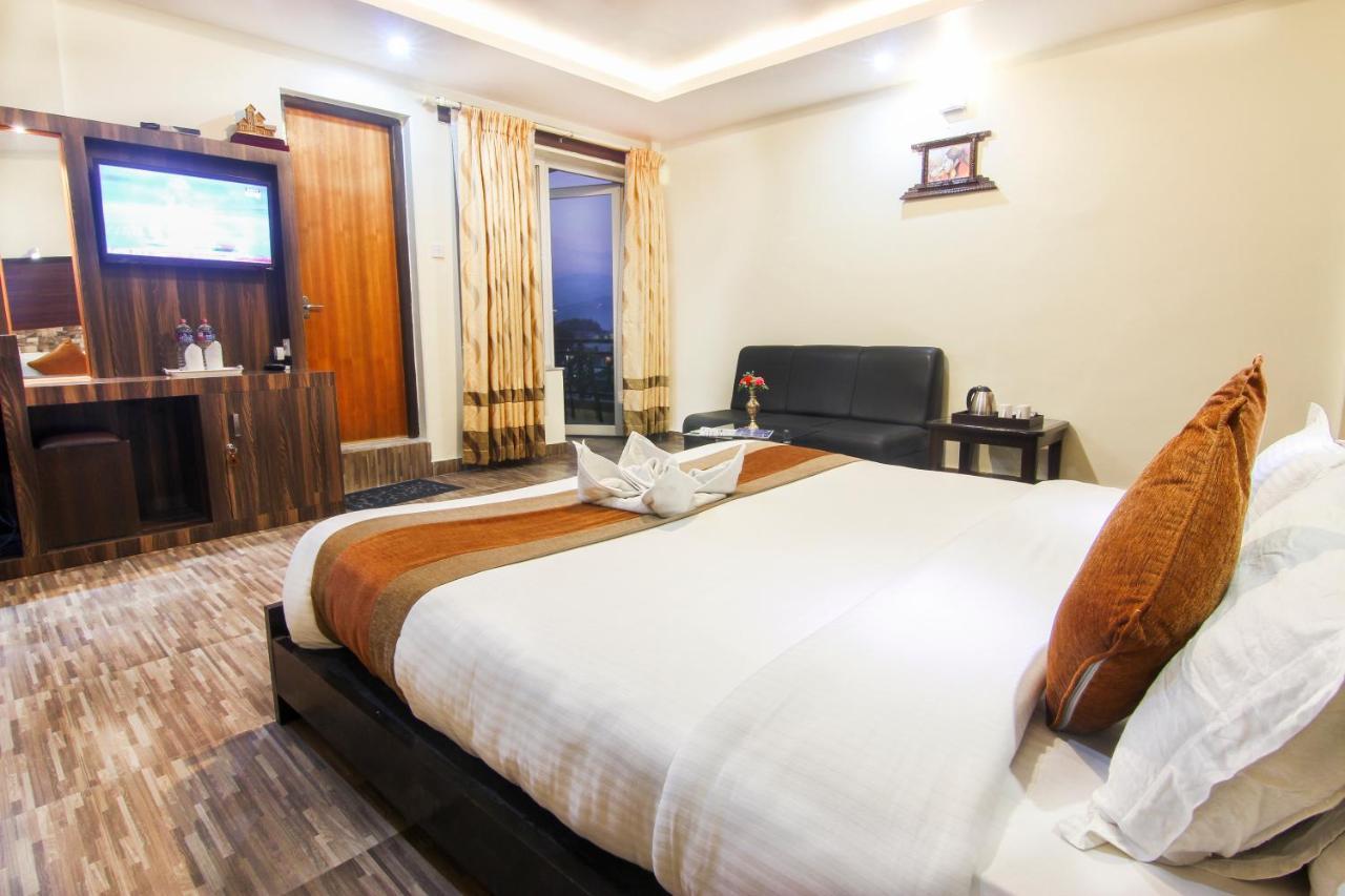 Hotel Point Pokhara Buitenkant foto