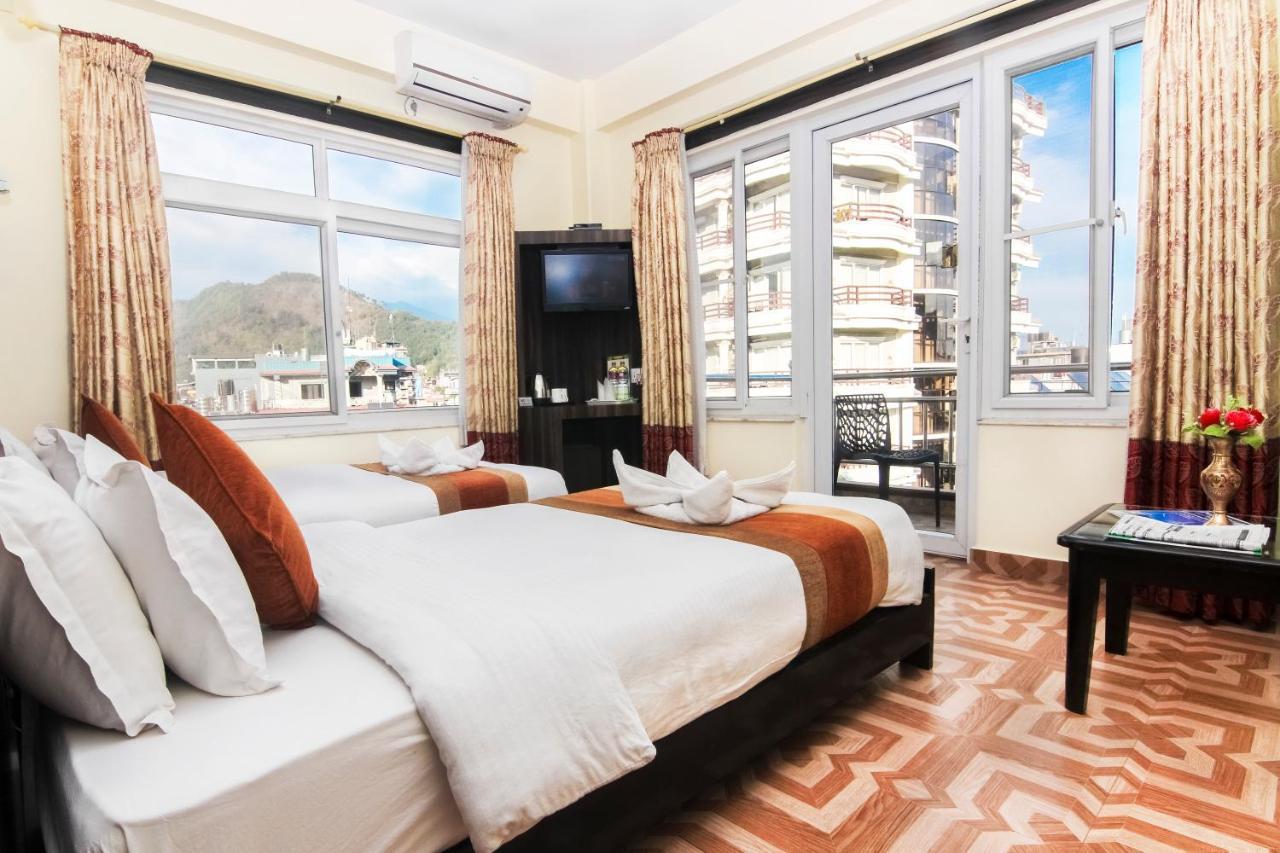 Hotel Point Pokhara Buitenkant foto